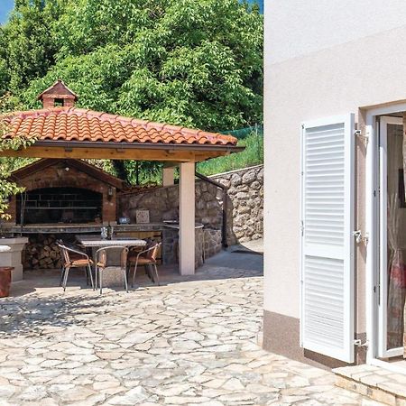 1 Bedroom Cozy Apartment In Ičići Esterno foto