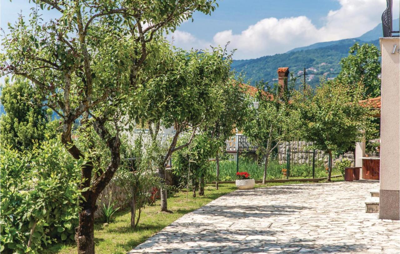 1 Bedroom Cozy Apartment In Ičići Esterno foto