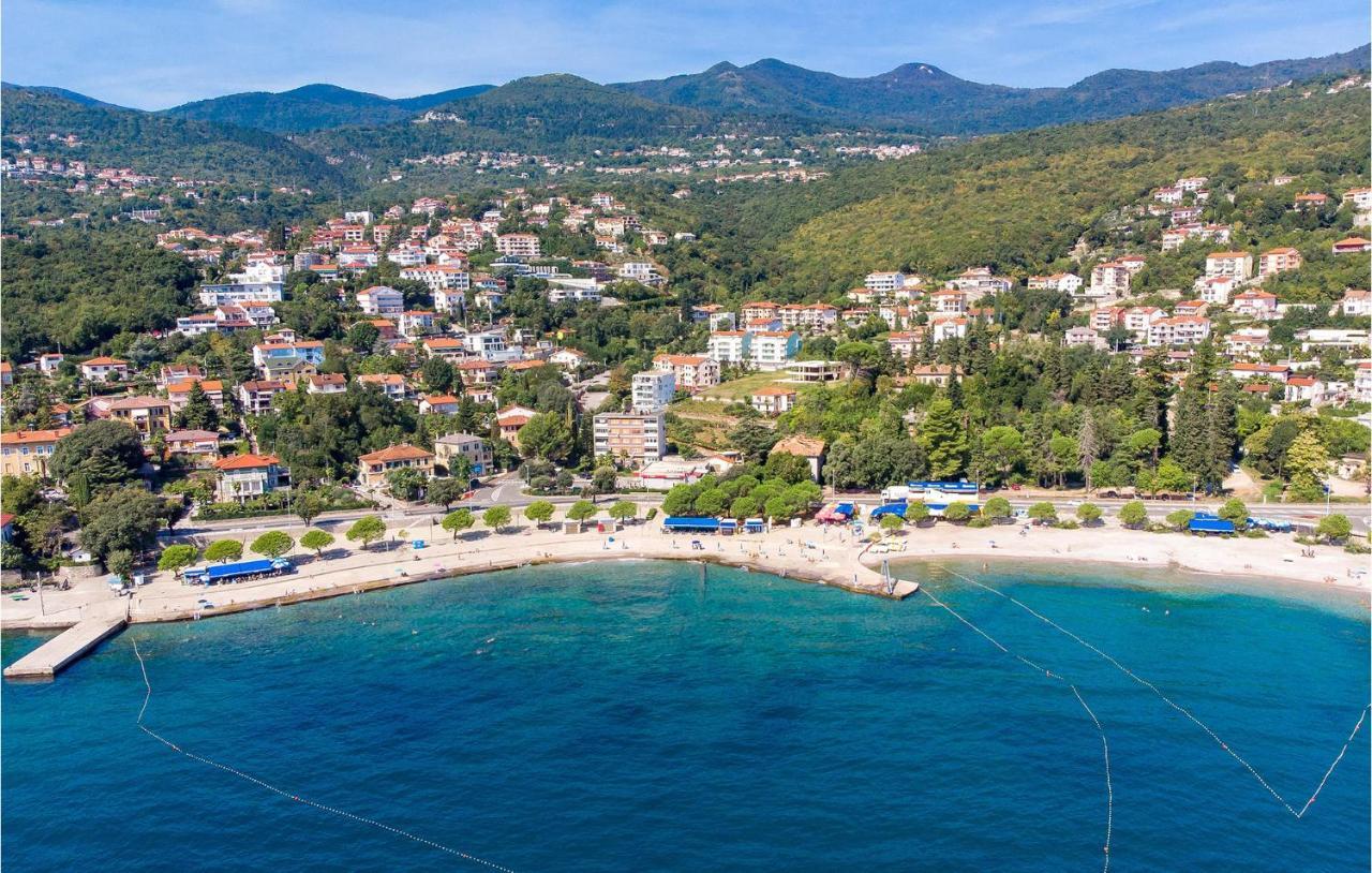 1 Bedroom Cozy Apartment In Ičići Esterno foto