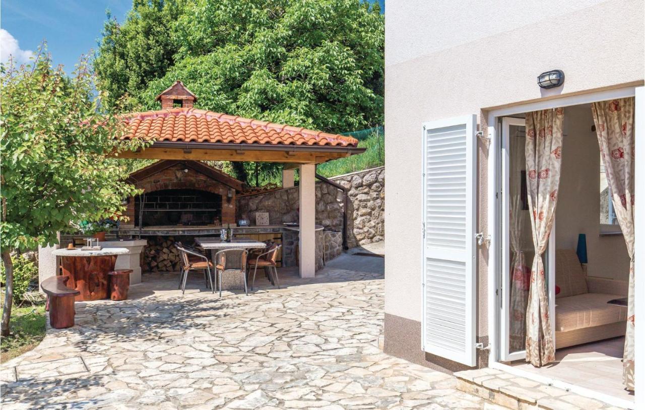 1 Bedroom Cozy Apartment In Ičići Esterno foto